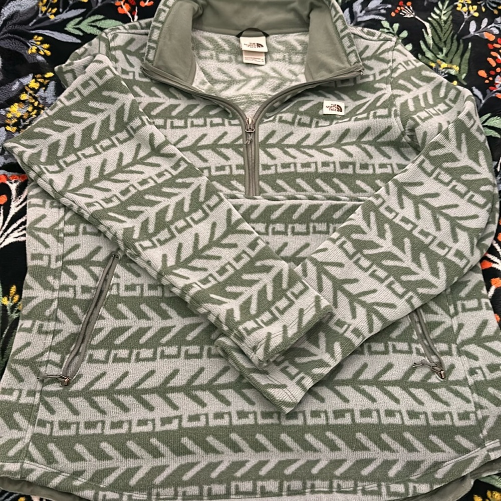 North Face Pullover- XL